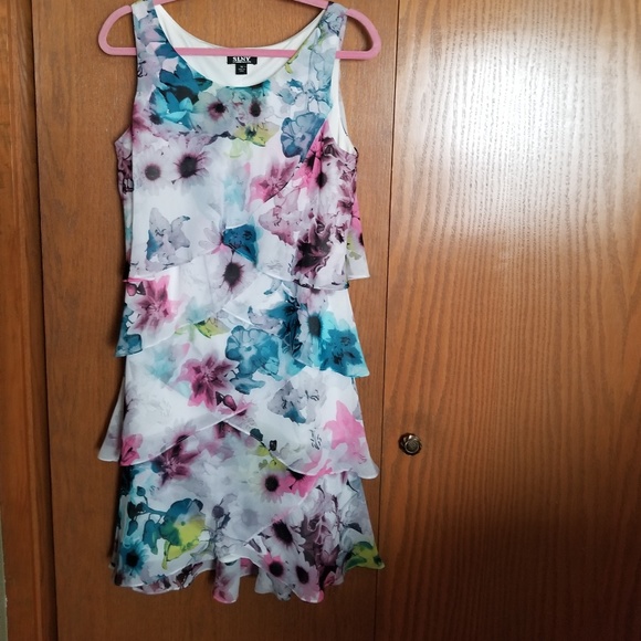 SLNY Dresses & Skirts - SLNY Ruffled Dress